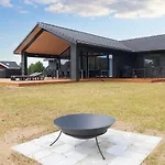 Luxury Retreat In Marielyst *