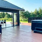 Luxury Retreat In Marielyst 別荘 *