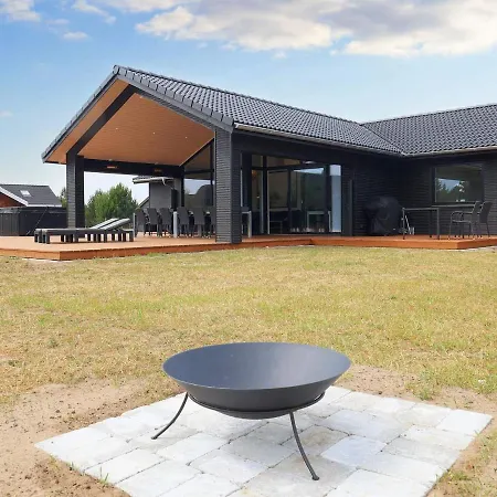 Luxury Retreat In Marielyst *