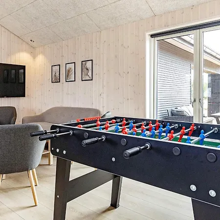 בית נופש Luxury Retreat In Marielyst Bøtø By